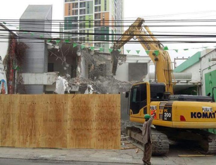 Inician demolición de oficinas; llegará torre mixta