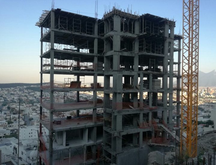 Levantan torre residencial de 14 niveles en San Jerónimo