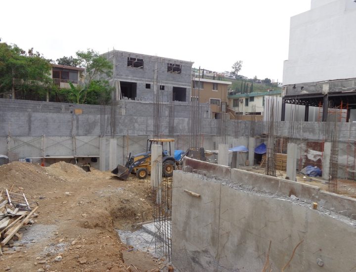 Construyen sótanos de edificio comercial en Garza Sada