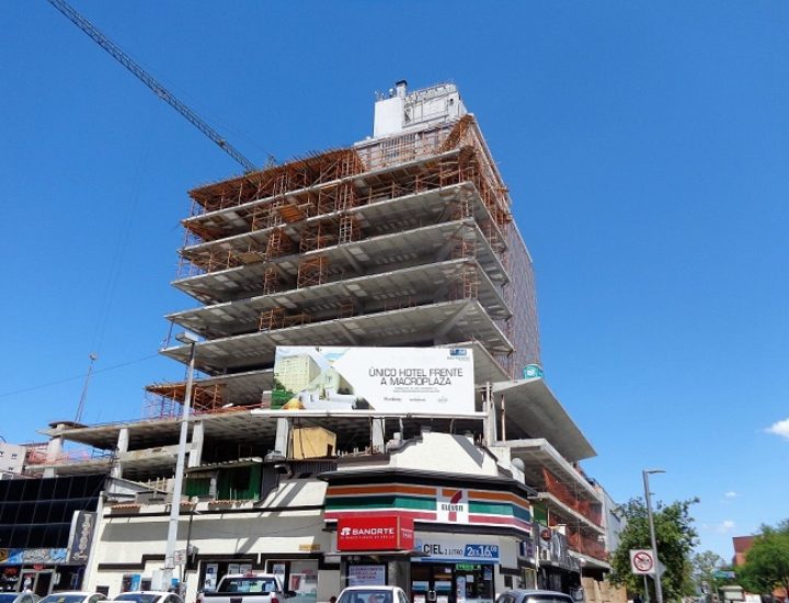 Finaliza estructura de Torre Ocampo; iniciará nueva etapa