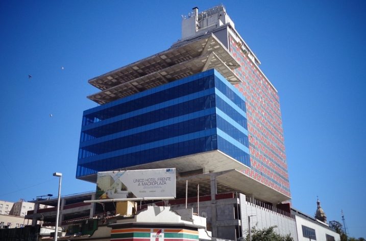 Instalan fachada de torre de uso múltiple en Ocampo