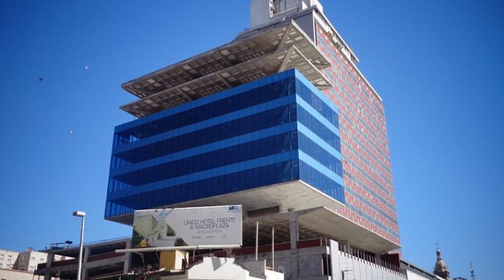 Instalan fachada de torre de uso múltiple en Ocampo