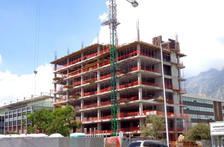 Avanza construcción de edificio mixto en San Pedro