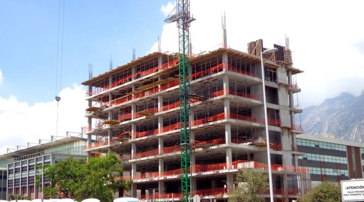 Avanza construcción de edificio mixto en San Pedro