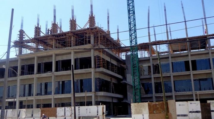 Avanza construcción de plaza multinivel al sur de MTY