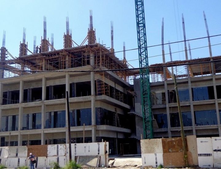 Avanza construcción de plaza multinivel al sur de MTY