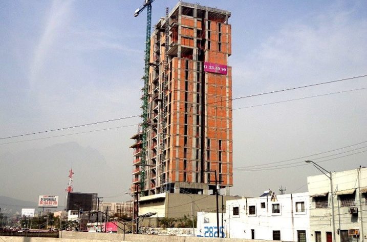 Levantan nueva sección de torre de ‘depas’ en Av. Madero