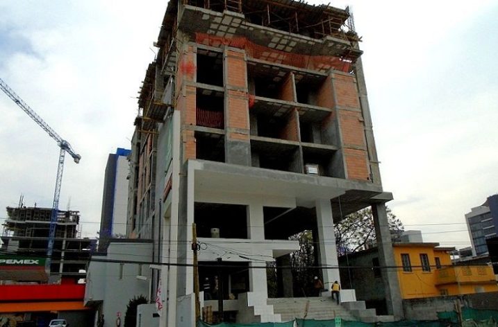 Avanza construcción de complejo mixto en San Jerónimo