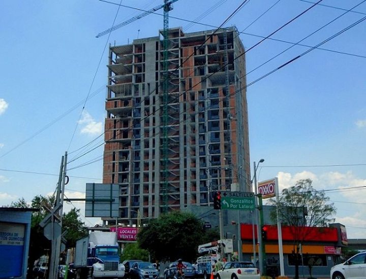 Concluyen fase estructural de torre habitacional de 21 pisos