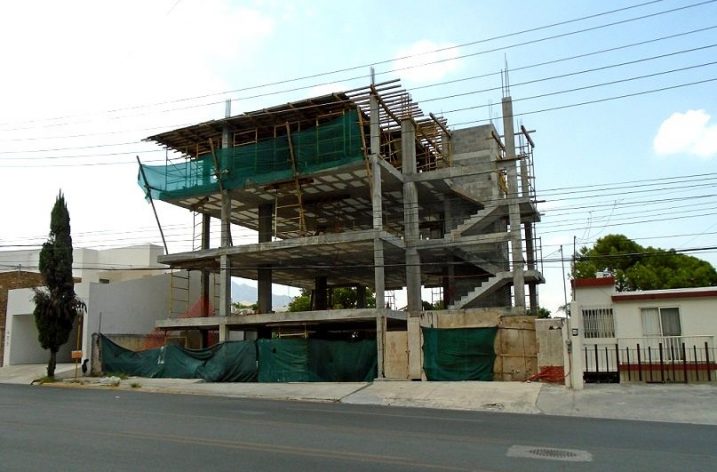 Avanza fase estructural de edificio de ‘depas’ en San Pedro