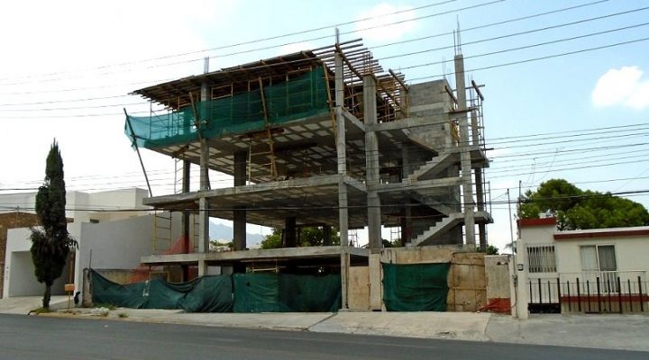 Avanza fase estructural de edificio de ‘depas’ en San Pedro