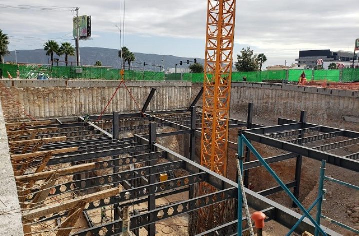 Inicia fase estructural de proyecto de oficinas en Leones