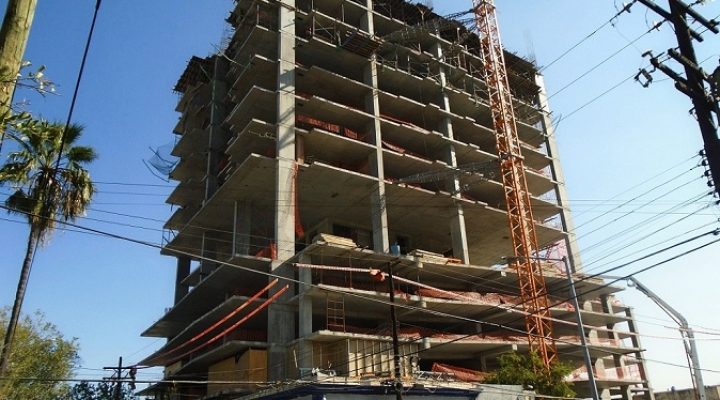 Avanza construcción de edificio de uso múltiple en MTY