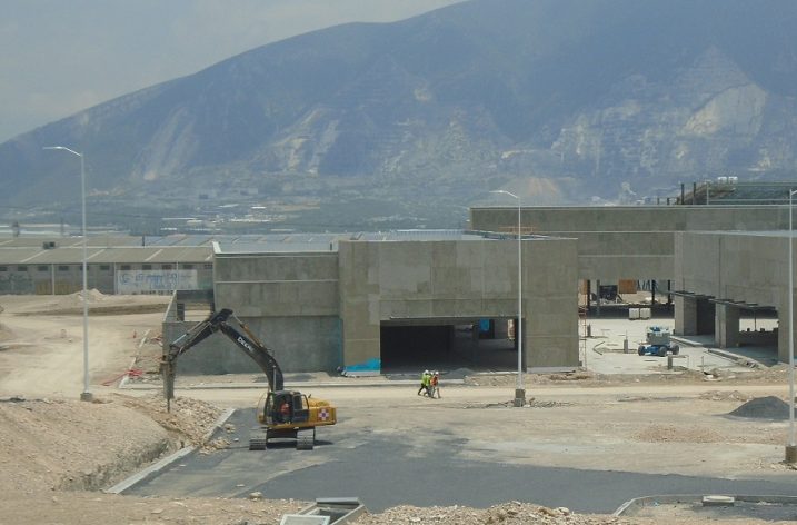 Reactivan construcción de Sendero Santa Catarina; concluiría obra en octubre