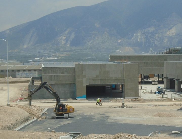 Reactivan construcción de Sendero Santa Catarina; concluiría obra en octubre