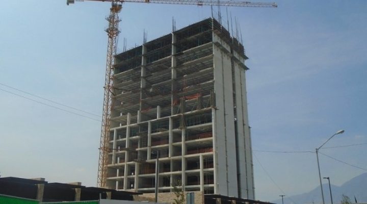 Crece estructura de edificio en Valle Poniente; planean nueva torre