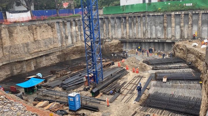 Arman losa de cimentación de torre vanguardista en MTY