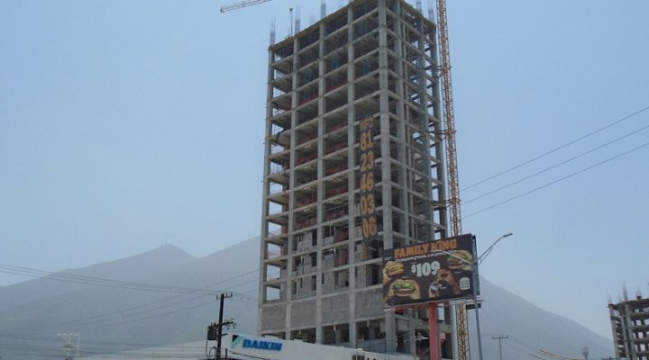 Alcanza nivel 19 torre habitacional en MTY