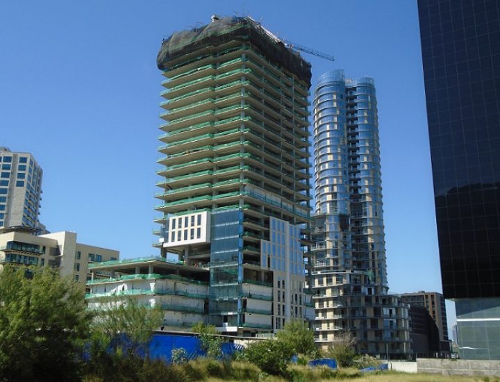 Alcanza recta final estructura de torre habitacional de lujo en DVC