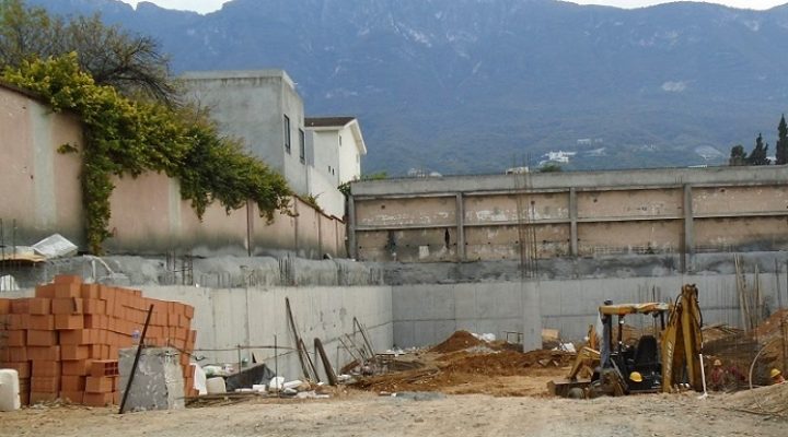 Sientan las bases de condominio habitacional en Lomas del Valle