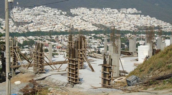 Se asoman primeras columnas de torre en Satélite