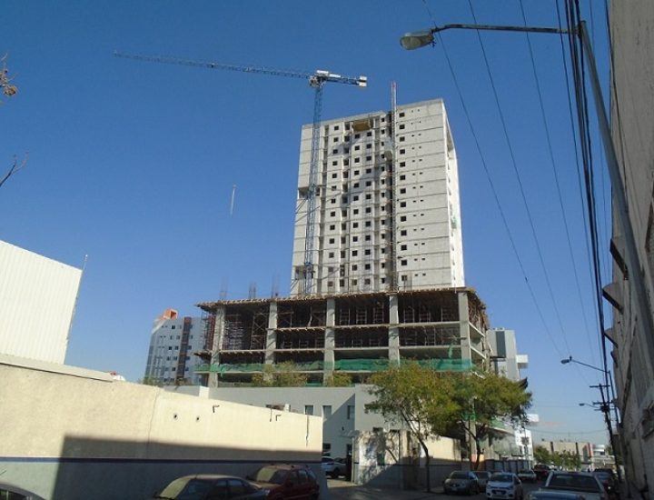 Emprende ascenso estructura de torre habitacional en MTY