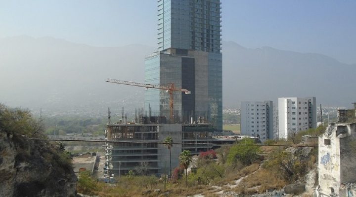 Llega al nivel 8 (de 41) construcción de nuevo rascacielos en SM