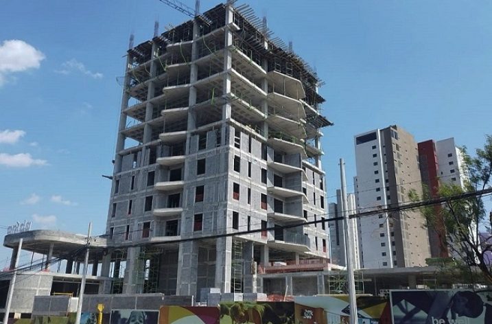 Asciende estructura de condominio residencial en Santa María