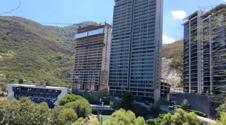 Levantan niveles superiores de torre habitacional en MTY