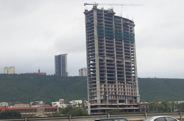 Alcanza el nivel 30 (de 42) magna estructura en la Av. Morones Prieto