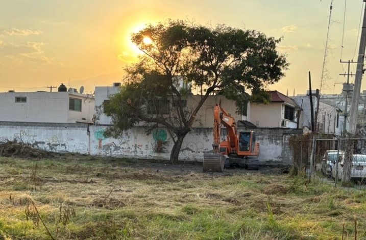 Arriba maquinaria a predio donde ‘brotarán’ torres en San Nicolás